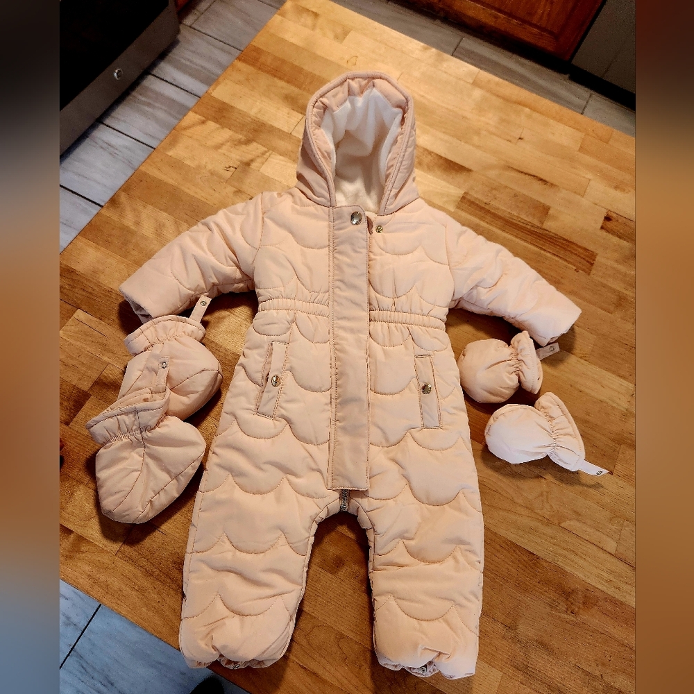 CHLOE 6 mo. Infant light powder pink snowsuit with detachable mittens & booties